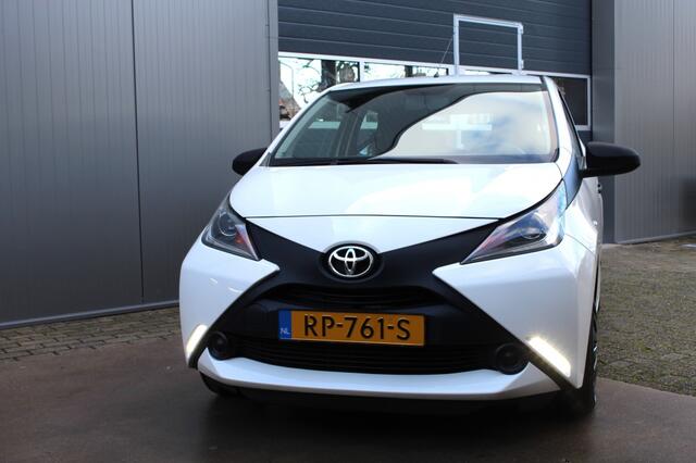Toyota Aygo 1.0 VVT-i x-fun Airco / Bluetooth / Stuurwiel bed.