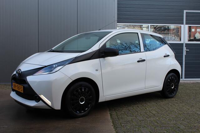 Toyota Aygo 1.0 VVT-i x-fun Airco / Bluetooth / Stuurwiel bed.