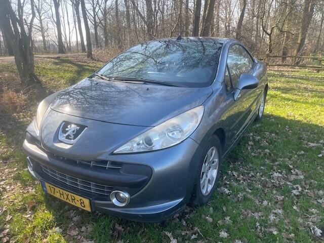 Peugeot 207 CC 1.6 VTi Premi�re