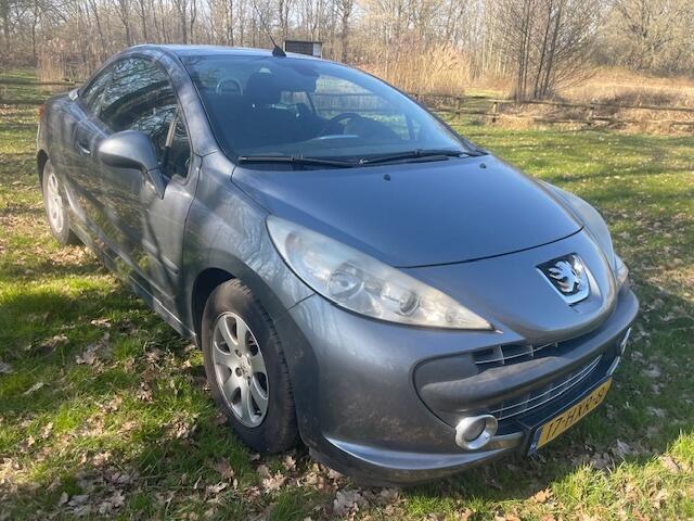 Peugeot 207 CC 1.6 VTi Premi�re