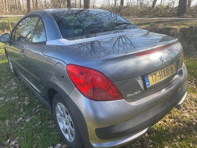 Peugeot 207 CC 1.6 VTi Premi�re