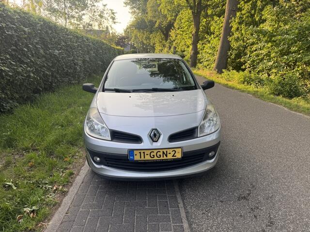 Renault Clio 1.2-16V Special Line