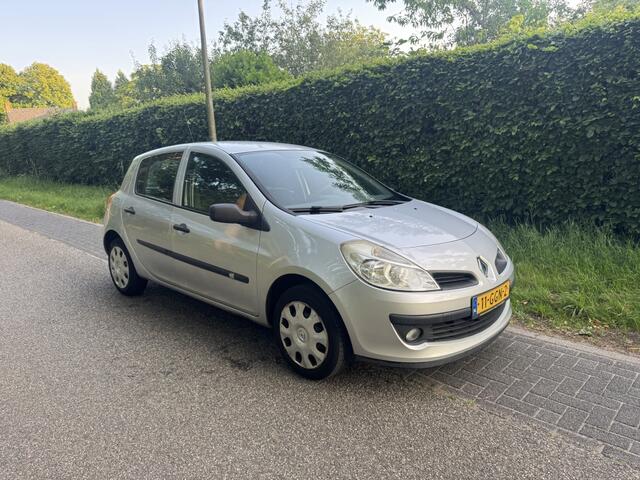 Renault Clio 1.2-16V Special Line