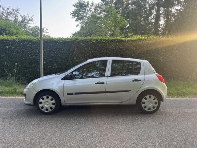 Renault Clio 1.2-16V Special Line