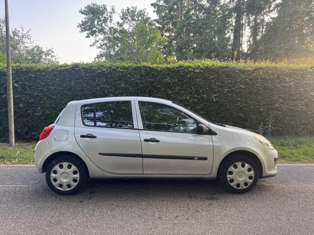 Renault Clio 1.2-16V Special Line