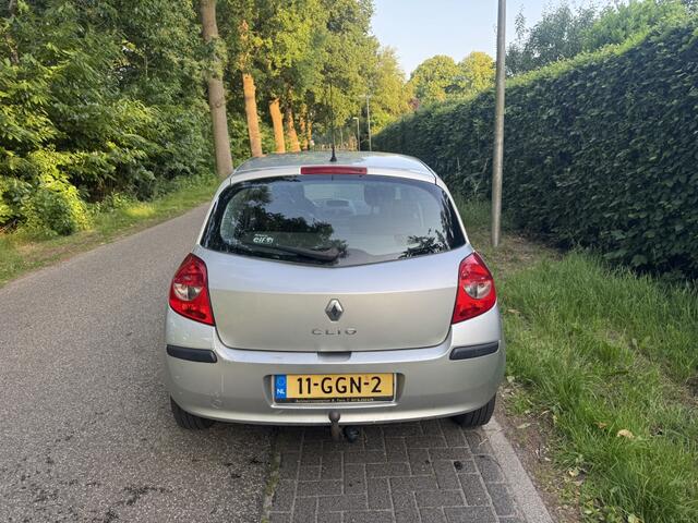 Renault Clio 1.2-16V Special Line
