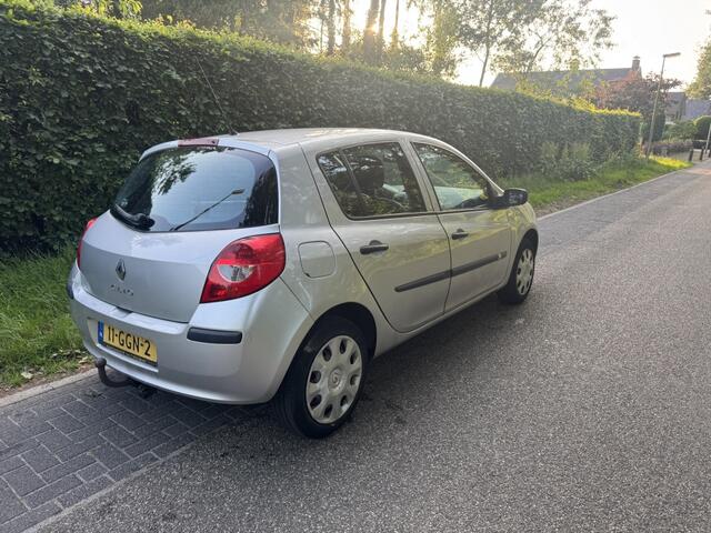 Renault Clio 1.2-16V Special Line