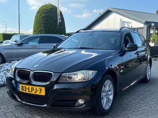 BMW 3-SERIE Touring 318i Sport 2010 Zwart Xenon Navi