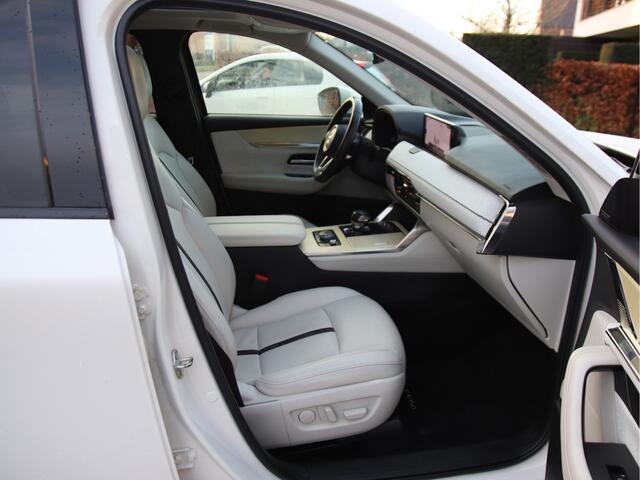 Mazda CX-60 2.5 e-SkyActiv PHEV Takumi Plus Panorama dak, HUD, Trekhaak, FULL OPTIONS Lente actie