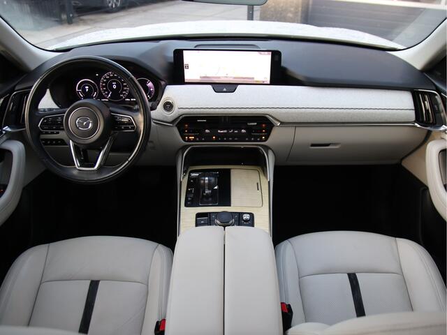Mazda CX-60 2.5 e-SkyActiv PHEV Takumi Plus Panorama dak, HUD, Trekhaak, FULL OPTIONS Lente actie