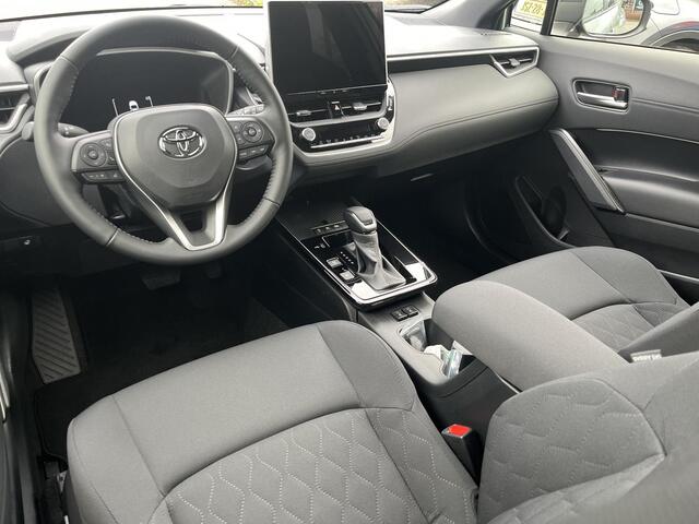 Toyota Corolla Cross Hybrid 140 Dynamic | Panodak | Uit voorraad leverbaar | � 3.000 extra inruilwaarde |