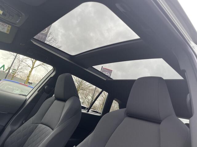 Toyota Corolla Cross Hybrid 140 Dynamic | Panodak | Uit voorraad leverbaar | � 3.000 extra inruilwaarde |