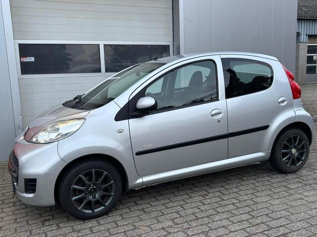 Peugeot 107 1.0-12V Millesim 200 / airco /