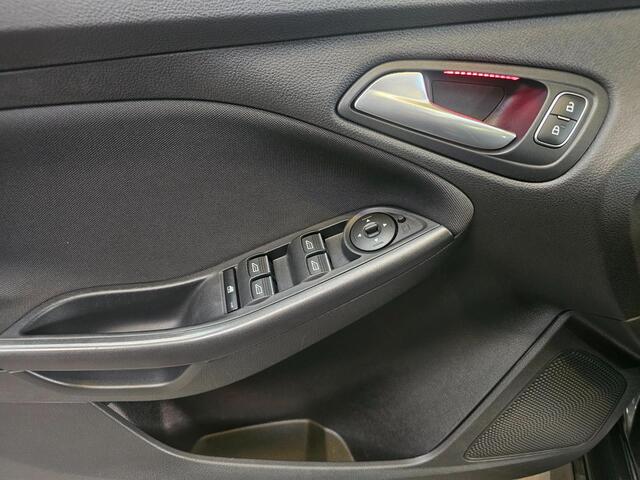 Ford Focus Wagon 1.5 ST-Line | All-in | Navi | Keyless | PDC | Verw. Voorruit