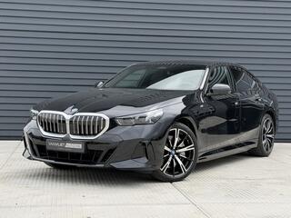 BMW 5-SERIE 550e xDrive M SPORT 4 WHL besturing / Leder / trekh