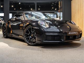 PORSCHE 992 911 Turbo S Cabrio Gele Stiksels Burmester 911 3.8 Turbo S Volleder Ventilatie