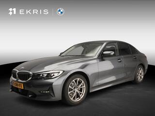 BMW 3-SERIE Sedan 318d | LED | Navigatie | Active cruise | Trekhaak | Sportstoelen | DAB | Alu 17 inch