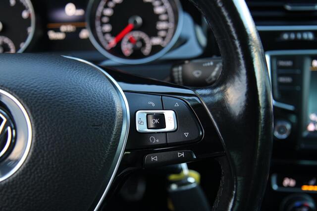 Volkswagen Golf 1.4 TSI Highline Carplay Xenon Dealer Ond 