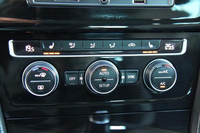 Volkswagen Golf 1.4 TSI Highline Carplay Xenon Dealer Ond 