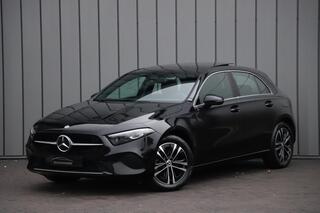 MERCEDES-BENZ A-KLASSE 250e Business Solution | 218PK | Pano | Multibeam | Widescreen | Stoel/Stuurwielverw. | Distronic+ | Standkachel | 2024.