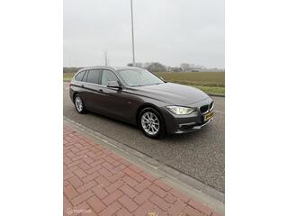 BMW 3-SERIE Touring 318d High Executive