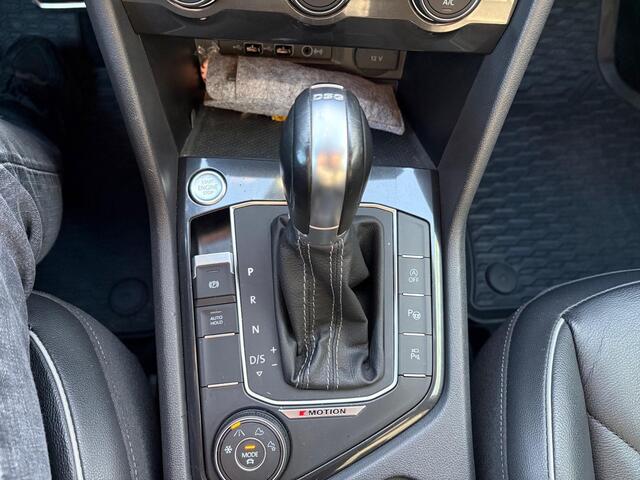 Volkswagen Tiguan 2.0 TDI R-LINE DSG 240 PK LEDER CAMERA