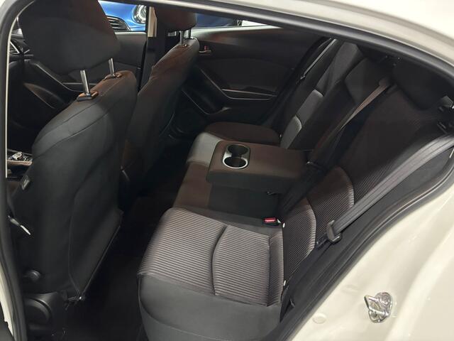 Mazda 3 2.0 Skylease NL-Auto met Navigatie, Climat Control, Cruise Control en LM-velgen