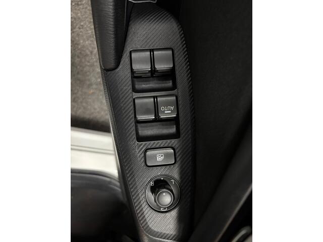 Mazda 3 2.0 Skylease NL-Auto met Navigatie, Climat Control, Cruise Control en LM-velgen