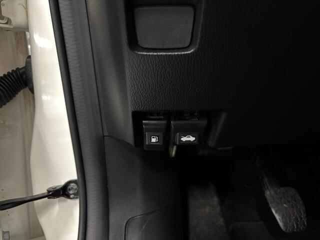 Mazda 3 2.0 Skylease NL-Auto met Navigatie, Climat Control, Cruise Control en LM-velgen
