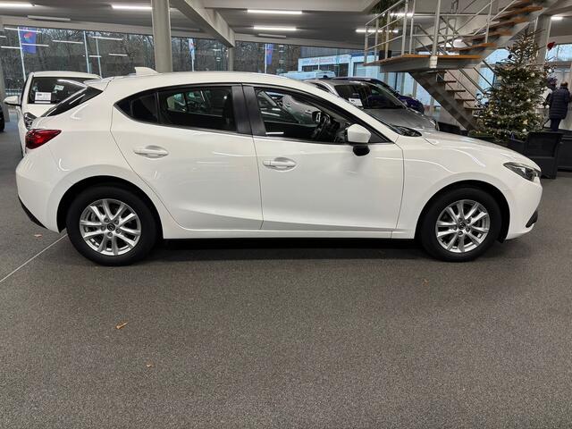 Mazda 3 2.0 Skylease NL-Auto met Navigatie, Climat Control, Cruise Control en LM-velgen