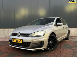 Volkswagen Golf VII