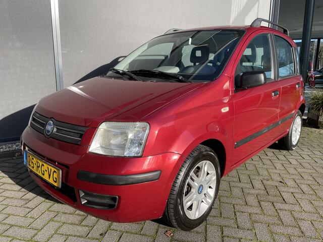 Fiat Panda 1.2 Navigator Radio/cd speler - Dakrails - Centrale vergrendeling met afstandsbediening - Elektrische ramen voor - Met e APK