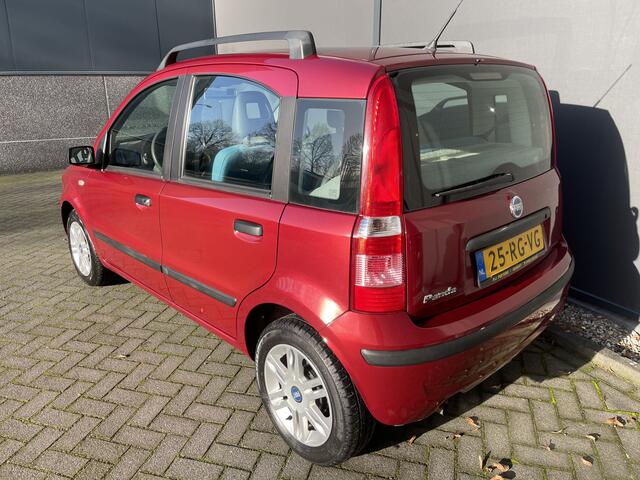 Fiat Panda 1.2 Navigator Radio/cd speler - Dakrails - Centrale vergrendeling met afstandsbediening - Elektrische ramen voor - Met e APK