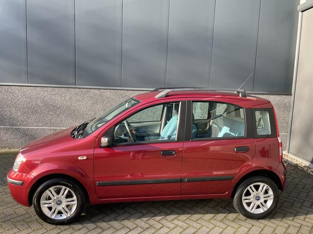 Fiat Panda 1.2 Navigator Radio/cd speler - Dakrails - Centrale vergrendeling met afstandsbediening - Elektrische ramen voor - Met e APK