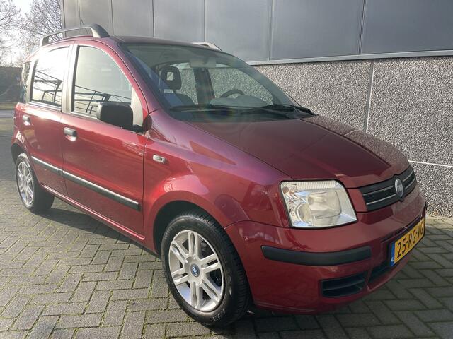 Fiat Panda 1.2 Navigator Radio/cd speler - Dakrails - Centrale vergrendeling met afstandsbediening - Elektrische ramen voor - Met e APK