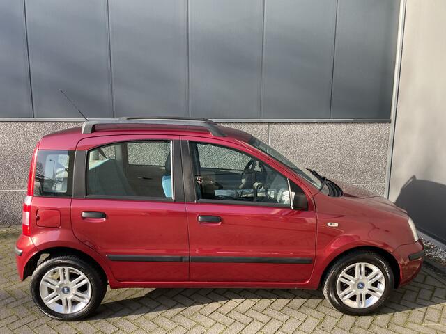 Fiat Panda 1.2 Navigator Radio/cd speler - Dakrails - Centrale vergrendeling met afstandsbediening - Elektrische ramen voor - Met e APK