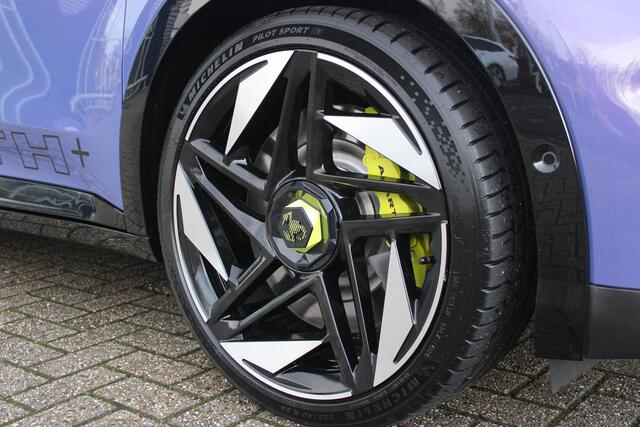 Abarth 600e SCORPIONISSIMA 280PK 54 kWh | SABELT PERFORMANCE SPORT STOELEN/BEKLEDING | ENGINE SOUND GENERATOR | PACK DESIGN SCORPIONISSIMA | PACK TECH SCORPI