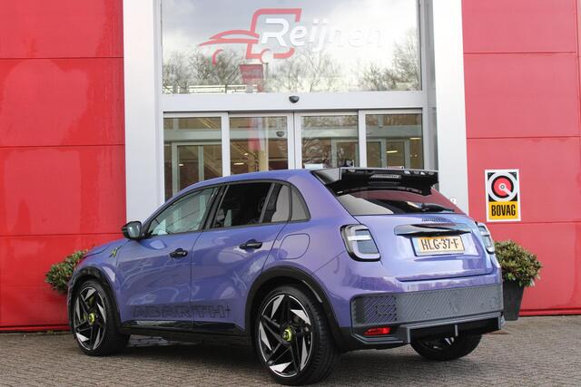 Abarth 600e SCORPIONISSIMA 280PK 54 kWh | SABELT PERFORMANCE SPORT STOELEN/BEKLEDING | ENGINE SOUND GENERATOR | PACK DESIGN SCORPIONISSIMA | PACK TECH SCORPI