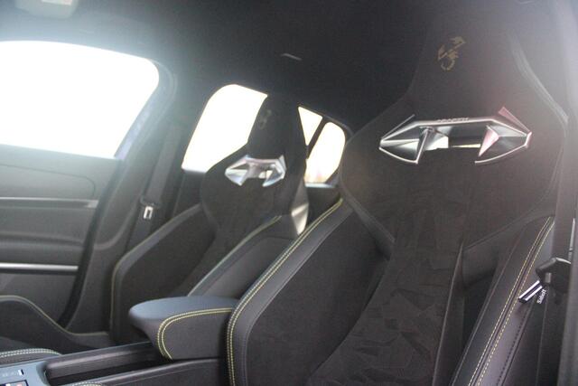 Abarth 600e SCORPIONISSIMA 280PK 54 kWh | SABELT PERFORMANCE SPORT STOELEN/BEKLEDING | ENGINE SOUND GENERATOR | PACK DESIGN SCORPIONISSIMA | PACK TECH SCORPI