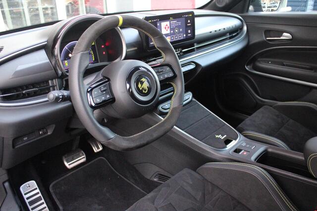 Abarth 600e SCORPIONISSIMA 280PK 54 kWh | SABELT PERFORMANCE SPORT STOELEN/BEKLEDING | ENGINE SOUND GENERATOR | PACK DESIGN SCORPIONISSIMA | PACK TECH SCORPI