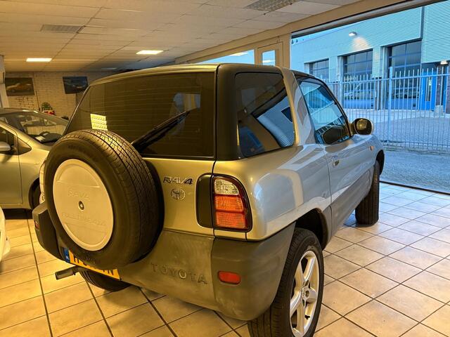 Toyota RAV4 Toyota RAV4 1.8 VVT-i Luna|Benzine|4x4|Schuifdak