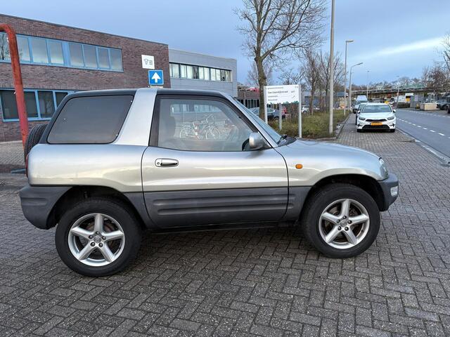 Toyota RAV4 Toyota RAV4 1.8 VVT-i Luna|Benzine|4x4|Schuifdak
