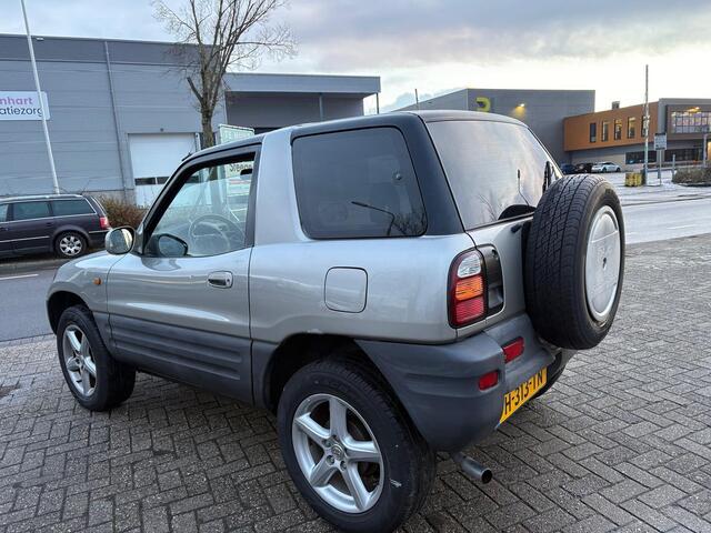 Toyota RAV4 Toyota RAV4 1.8 VVT-i Luna|Benzine|4x4|Schuifdak