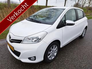 TOYOTA YARIS 1.0 VVT-i Trend ** 80.399 KM NAP ** ALS NIEUW ** NAVI ** CAMERA ** NL AUTO