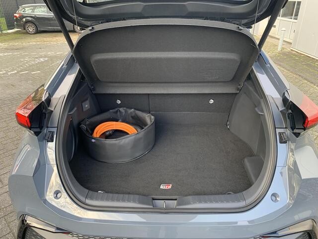 Toyota C-HR 2.0 Plug-in Hybrid 220 GR SPORT