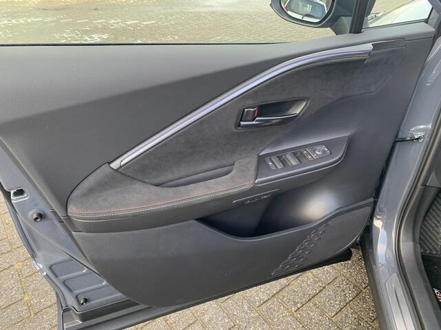 Toyota C-HR 2.0 Plug-in Hybrid 220 GR SPORT