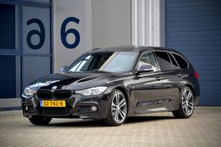 BMW 3-SERIE Touring 320i M Sport / Panorama / Leder / NL Auto / 19 Inch / Shadowline / LED