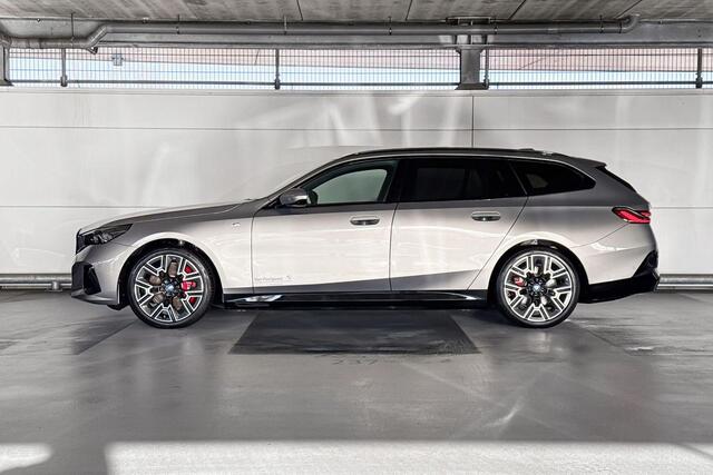 BMW I5 Touring xDrive40 84 kWh | M Sportpakket Pro | Innovation Pack | Comfort Pack