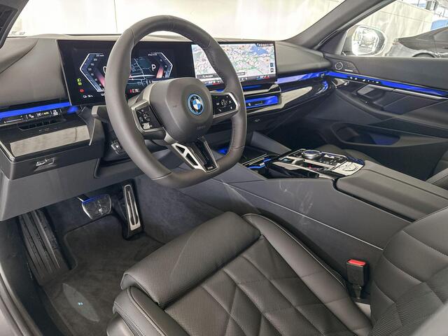 BMW I5 Touring xDrive40 84 kWh | M Sportpakket Pro | Innovation Pack | Comfort Pack