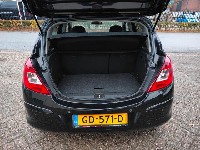 Opel Corsa 1.2. Automaat  let op: olieverbruik